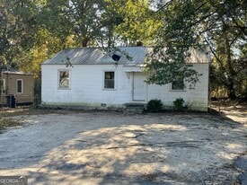 210 8th St in Dublin, GA - Building Photo