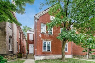821 Oak St in Columbus, OH - Building Photo - Building Photo