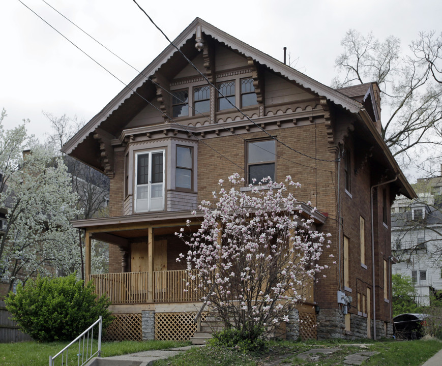 325 Hearne Ave in Cincinnati, OH - Building Photo