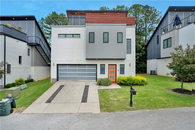property at 1572 N Desoto Pl