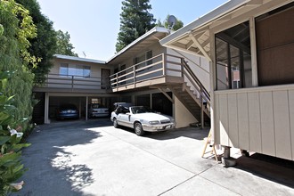 45 Claremont Ave in Redwood City, CA - Foto de edificio - Building Photo