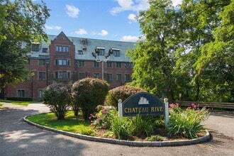 207 Chateau Rive, Unit 207 in Peekskill, NY - Foto de edificio - Building Photo