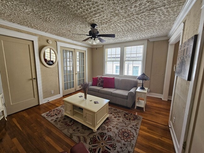 3308 Prytania St in New Orleans, LA - Building Photo - Building Photo