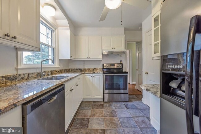6116 Swansea St in Bethesda, MD - Building Photo - Building Photo