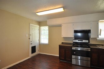 1319 Barbara St in Mesquite, TX - Foto de edificio - Building Photo