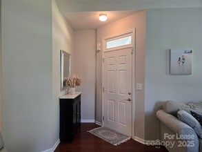 809 Ledgestone Ct, Unit _ in Tega Cay, SC - Foto de edificio - Building Photo