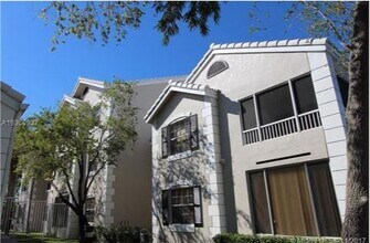 2861 N Oakland Forest Dr, Unit 301 in Oakland Park, FL - Foto de edificio - Building Photo
