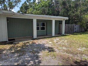 1055 Julia Dr in Melbourne, FL - Foto de edificio - Building Photo