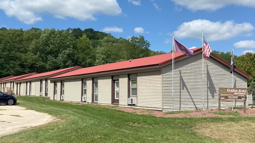 100 Sunset Ave in Soldiers Grove, WI - Building Photo