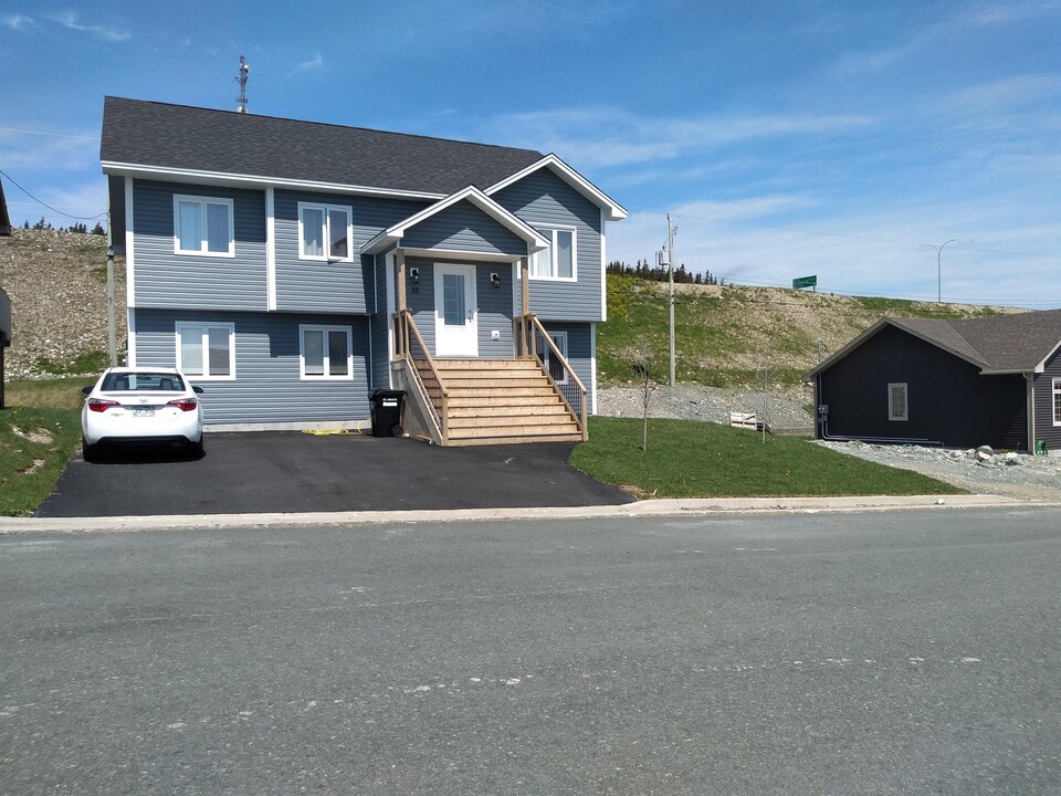 32 Willenhall Pl in St John's, NL - Building Photo