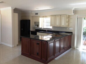 4464 NE Skyline Dr in Jensen Beach, FL - Building Photo - Building Photo