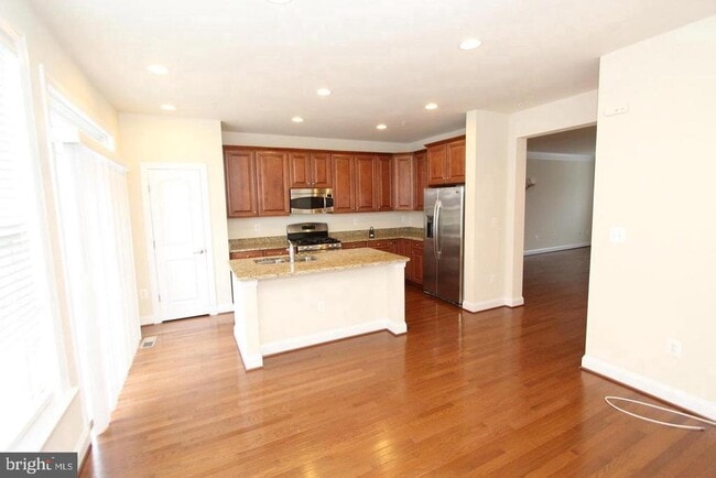 8043 Reserve Way in Vienna, VA - Building Photo - Building Photo