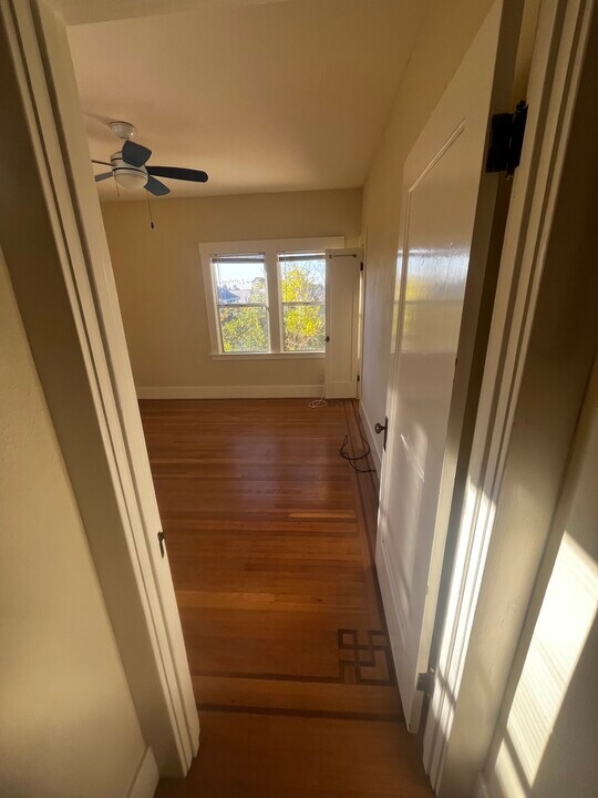 917 MacArthur Blvd in Oakland, CA - Building Photo