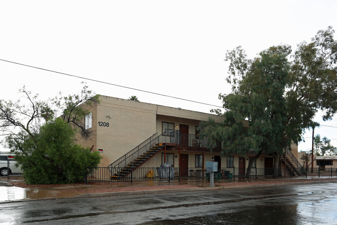 1202 N Catalina Ave in Tucson, AZ - Foto de edificio