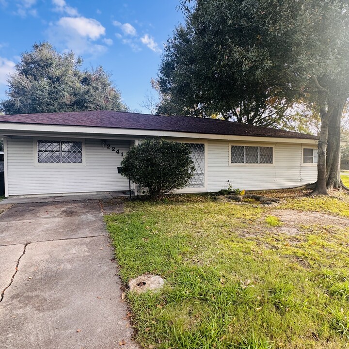 2241 14th St in Port Neches, TX - Building Photo