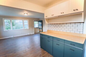 423 Lawrence Ave in Grayslake, IL - Building Photo - Building Photo