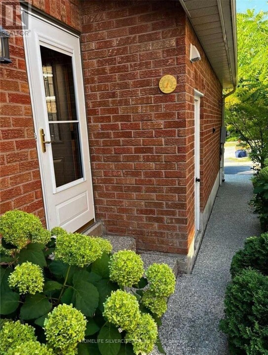 1259 Winterbourne Dr in Oakville, ON - Building Photo