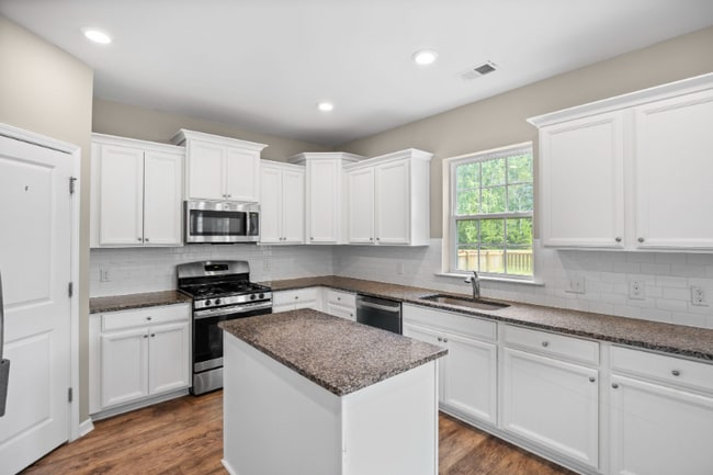 677 Redbud Ln in Summerville, SC - Building Photo - Building Photo