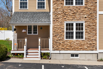 Oak Bark Condominiums in Attleboro, MA - Building Photo - Building Photo