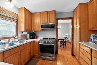 1710 Shadyview Ln N in Plymouth, MN - Building Photo - Building Photo