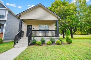 818 Greenwood Ave in Clarksville, TN - Building Photo