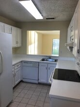 212 Palm Cir E in Pembroke Pines, FL - Building Photo - Building Photo