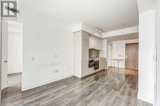 15 Queens Quay E in Toronto, ON - Building Photo - Building Photo