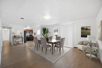 Immaculate Townhomes in Cincinnati, OH - Foto de edificio - Building Photo