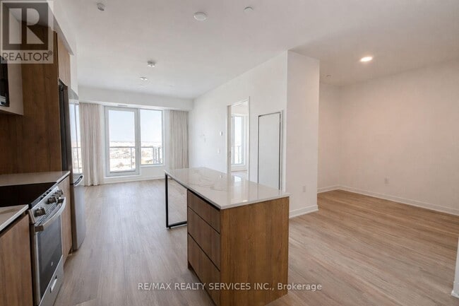 10 All Nations Dr in Brampton, ON - Building Photo - Building Photo