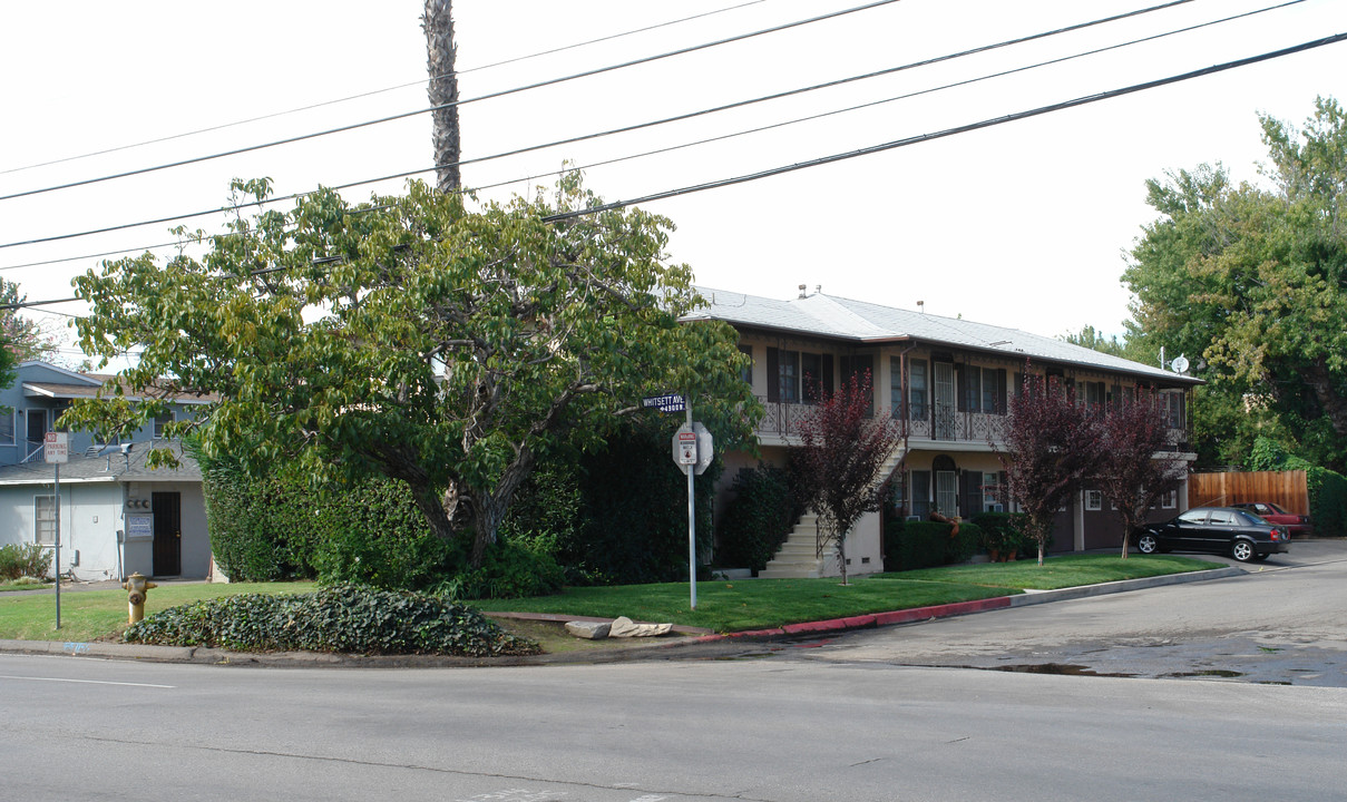 4961 Whitsett Ave in Valley Village, CA - Building Photo