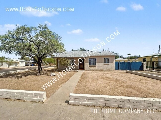 property at 4531 E 8th St