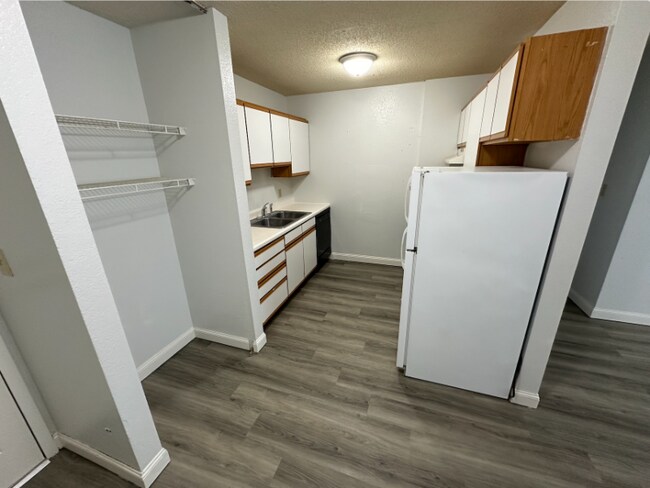 1518 1st St E, Unit 304 in Thief River Falls, MN - Building Photo - Building Photo