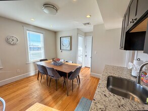 34 Clay St, Unit 3B in Cambridge, MA - Foto de edificio - Building Photo