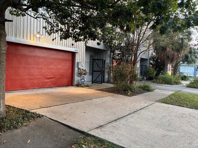 2909 Albany St in Houston, TX - Building Photo - Building Photo
