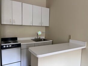 1118 Commonwealth Ave, Unit 1 in Boston, MA - Building Photo - Building Photo