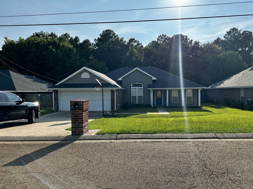 111 Greenfield Cir in West Monroe, LA - Building Photo