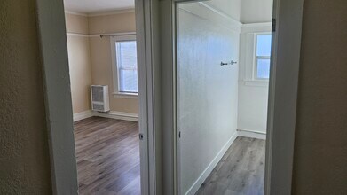 1330 W 11th St, Unit 16 in Los Angeles, CA - Building Photo - Building Photo