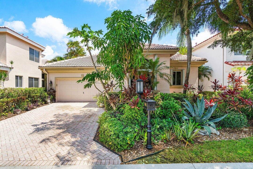 7081 Mallorca Crescent in Boca Raton, FL - Building Photo