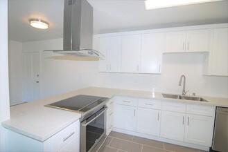 2425 E 5th St in Long Beach, CA - Building Photo - Building Photo