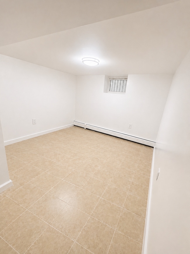2408 Beverley Rd, Unit Lower Level in Brooklyn, NY - Foto de edificio - Building Photo