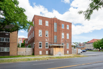 477 James St in Syracuse, NY - Building Photo - Building Photo