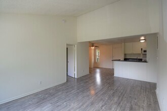 7350 Kester Ave in Los Angeles, CA - Building Photo - Building Photo