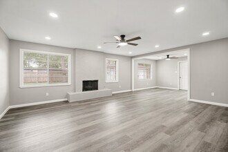 2707 Mt Vernon Dr in Dickinson, TX - Building Photo - Building Photo