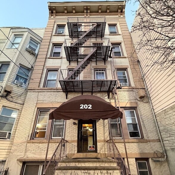 property at 202 28th St