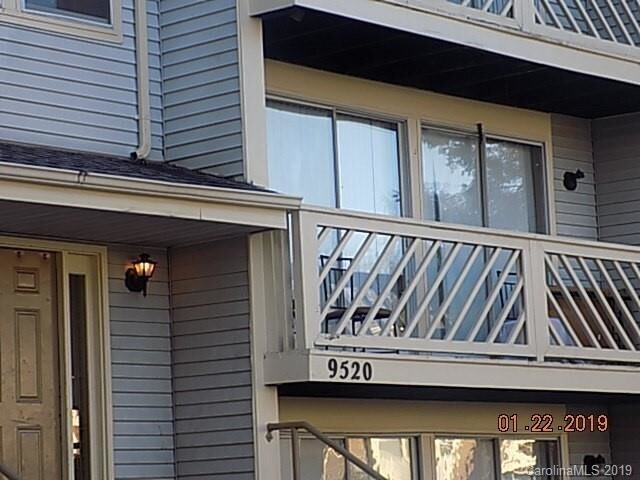 9520 Shannon Green Dr-Unit -1 in Charlotte, NC - Foto de edificio