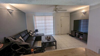 7151 Miami Lakes Dr, Unit P22 in Miami Lakes, FL - Foto de edificio - Building Photo