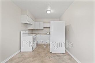 2412 Courtney Ave in Norfolk, VA - Building Photo - Building Photo