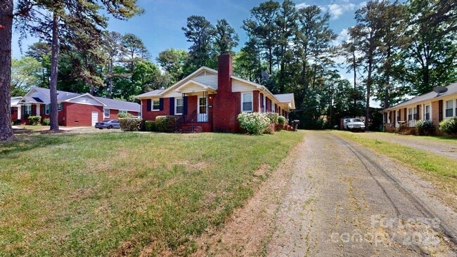1510 Woodhill Ln in Charlotte, NC - Building Photo - Building Photo