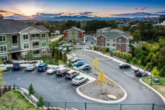 Retreat At Hunt Hill in Asheville, NC - Building Photo - Building Photo