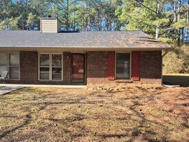 408 Waterbury Dr in Lawrenceville, GA - Building Photo